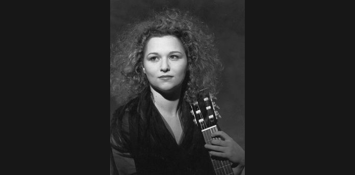 Histoire De La Guitare Racontee Par Valerie Duchateau